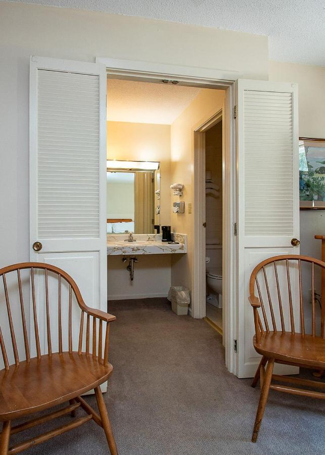 Country Squire Inn And Suites Coshocton エクステリア 写真