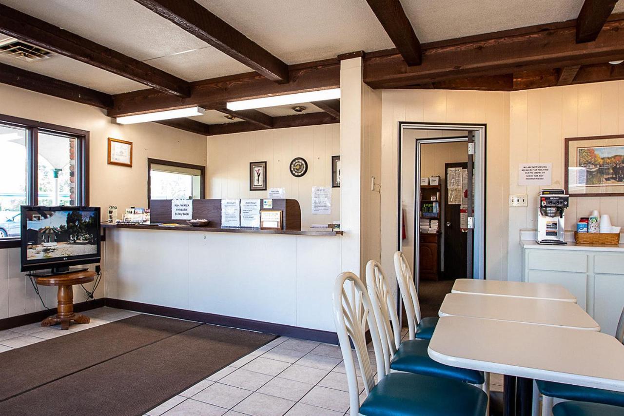Country Squire Inn And Suites Coshocton エクステリア 写真