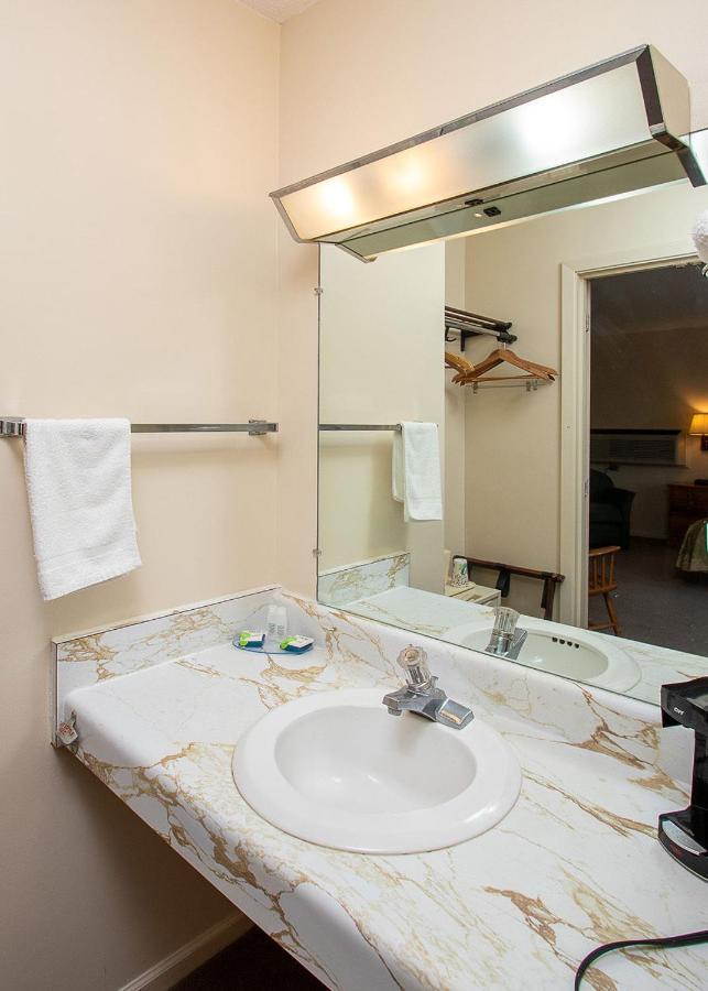 Country Squire Inn And Suites Coshocton エクステリア 写真