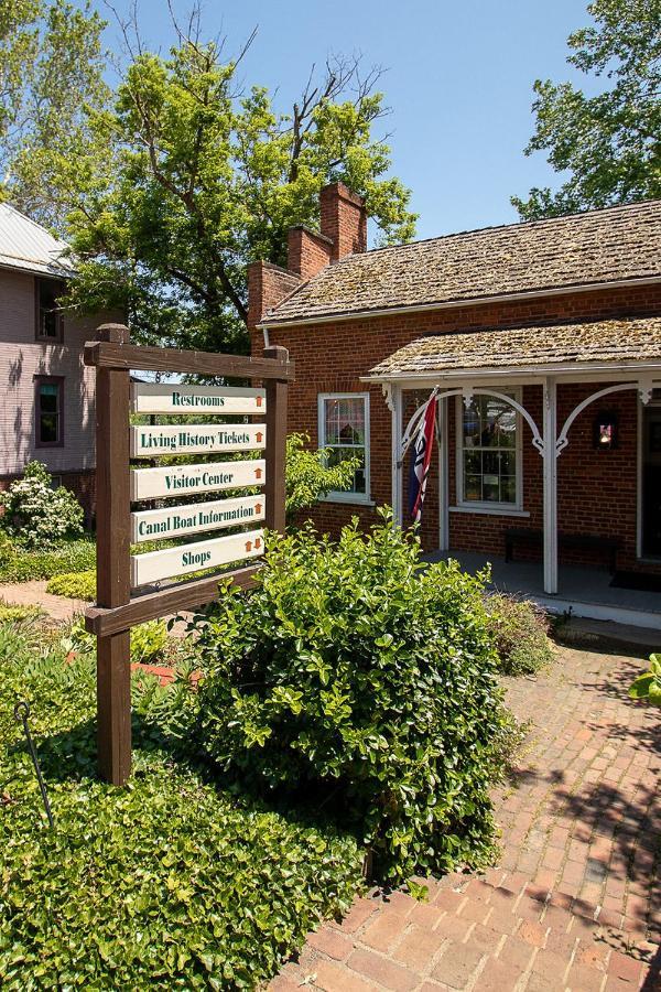 Country Squire Inn And Suites Coshocton エクステリア 写真