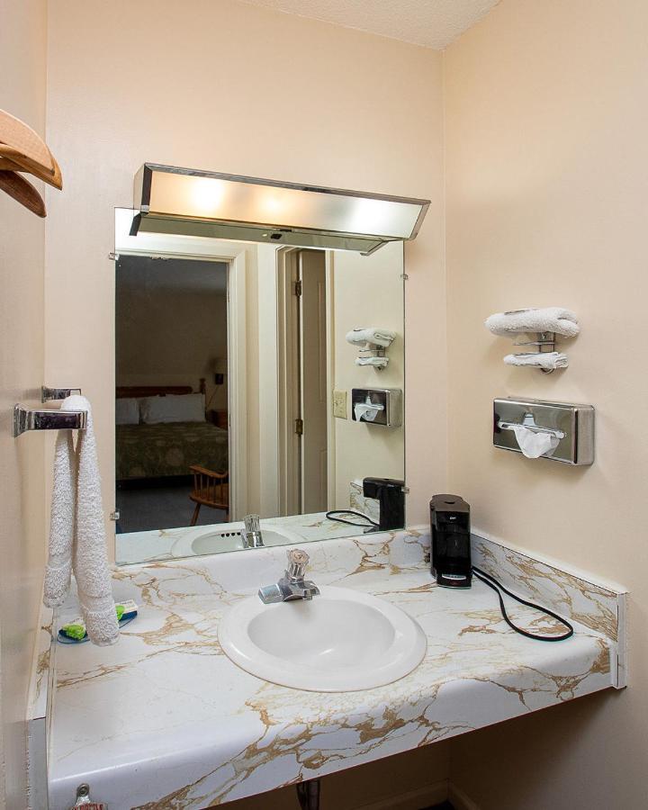 Country Squire Inn And Suites Coshocton エクステリア 写真